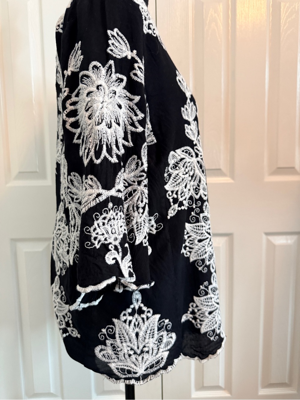 Solitaire Black Blouse with White Floral Lace Motif - Picture 4 of 7